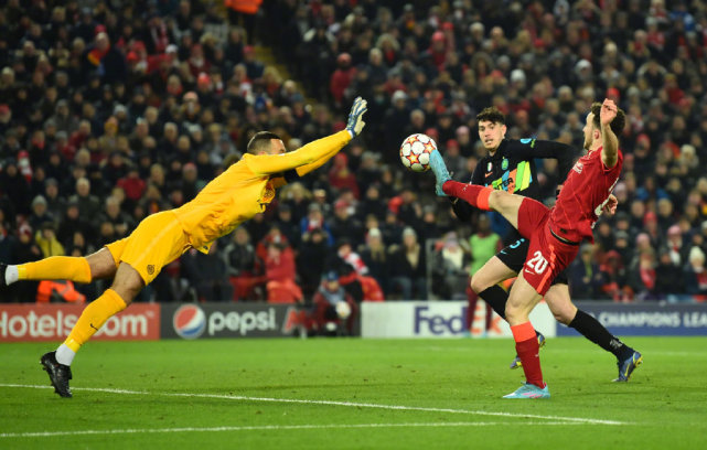 国际米兰翻盘那不勒斯,范戴克关键制胜 国际米兰翻盘那不勒斯,范戴克关键制胜