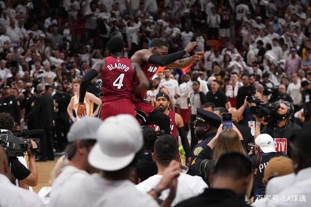 深圳队碾压热火,米切尔点燃赛场 深圳队碾压热火,米切尔点燃赛场