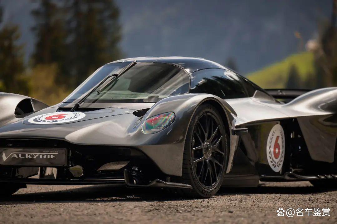 阿斯顿马丁力克迈凯伦,皮亚斯特里惊艳四座 阿斯顿马丁力克迈凯伦,皮亚斯特里惊艳四座