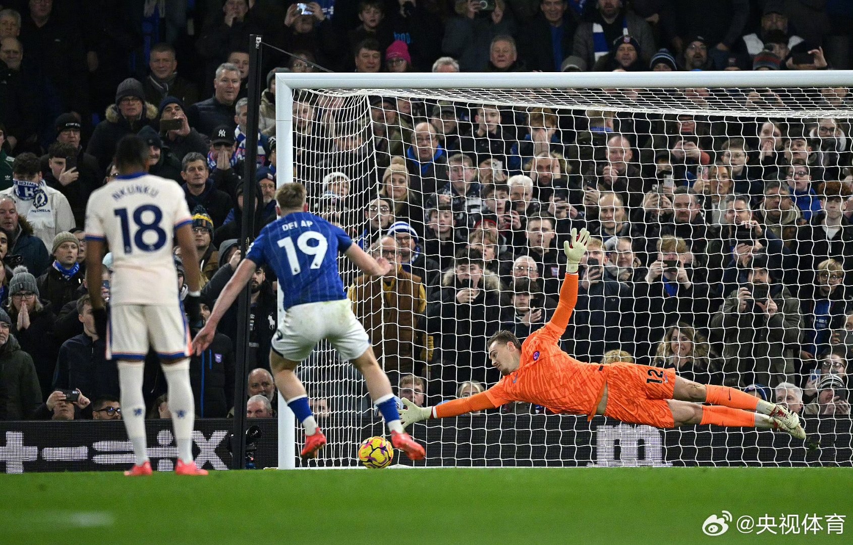 英格兰鏖战多特蒙德，阿尔瓦雷斯关键制胜