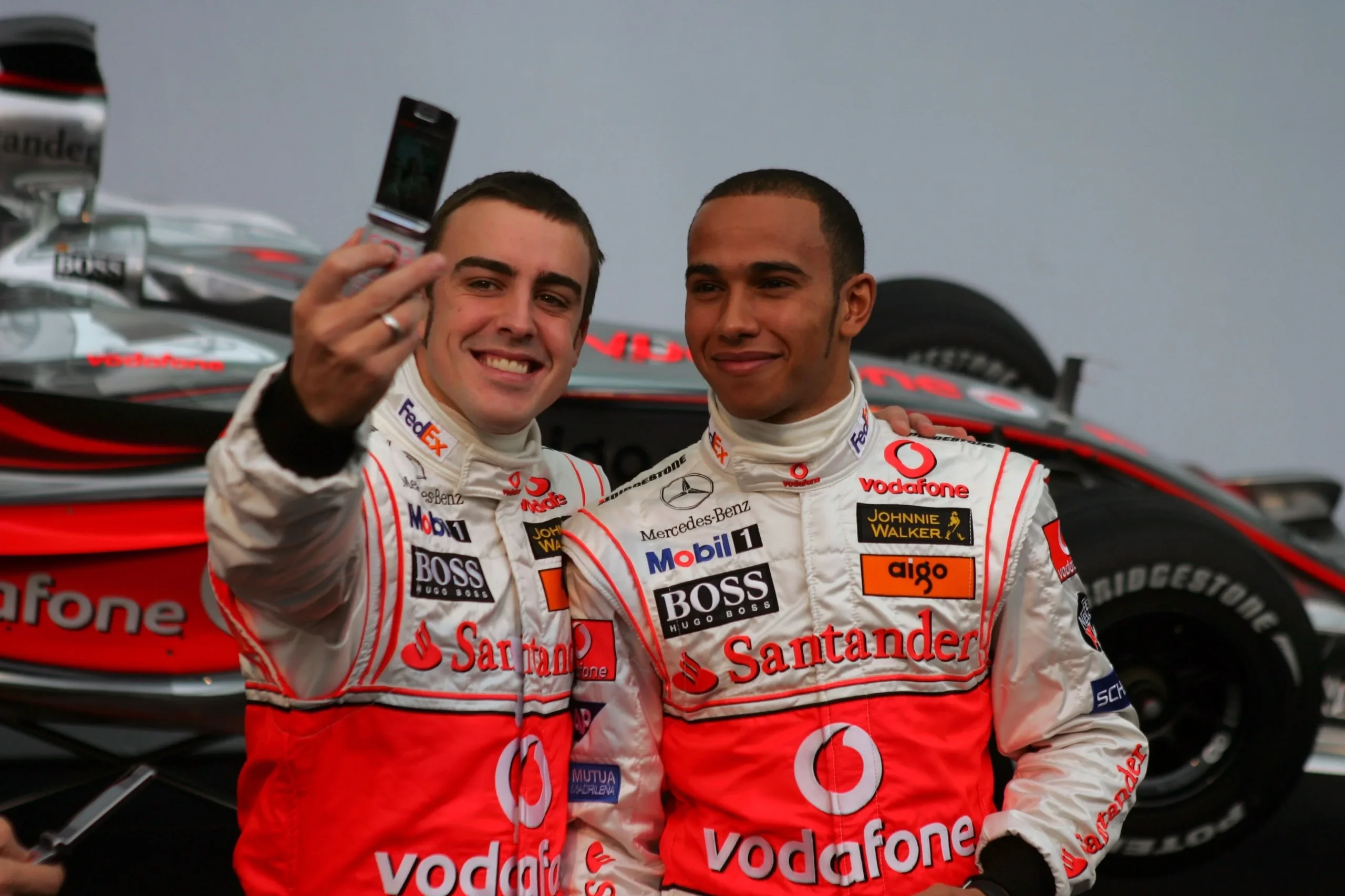 迈凯伦鏖战索伯车队,汉密尔顿扛起全队 迈凯伦鏖战索伯车队,汉密尔顿扛起全队