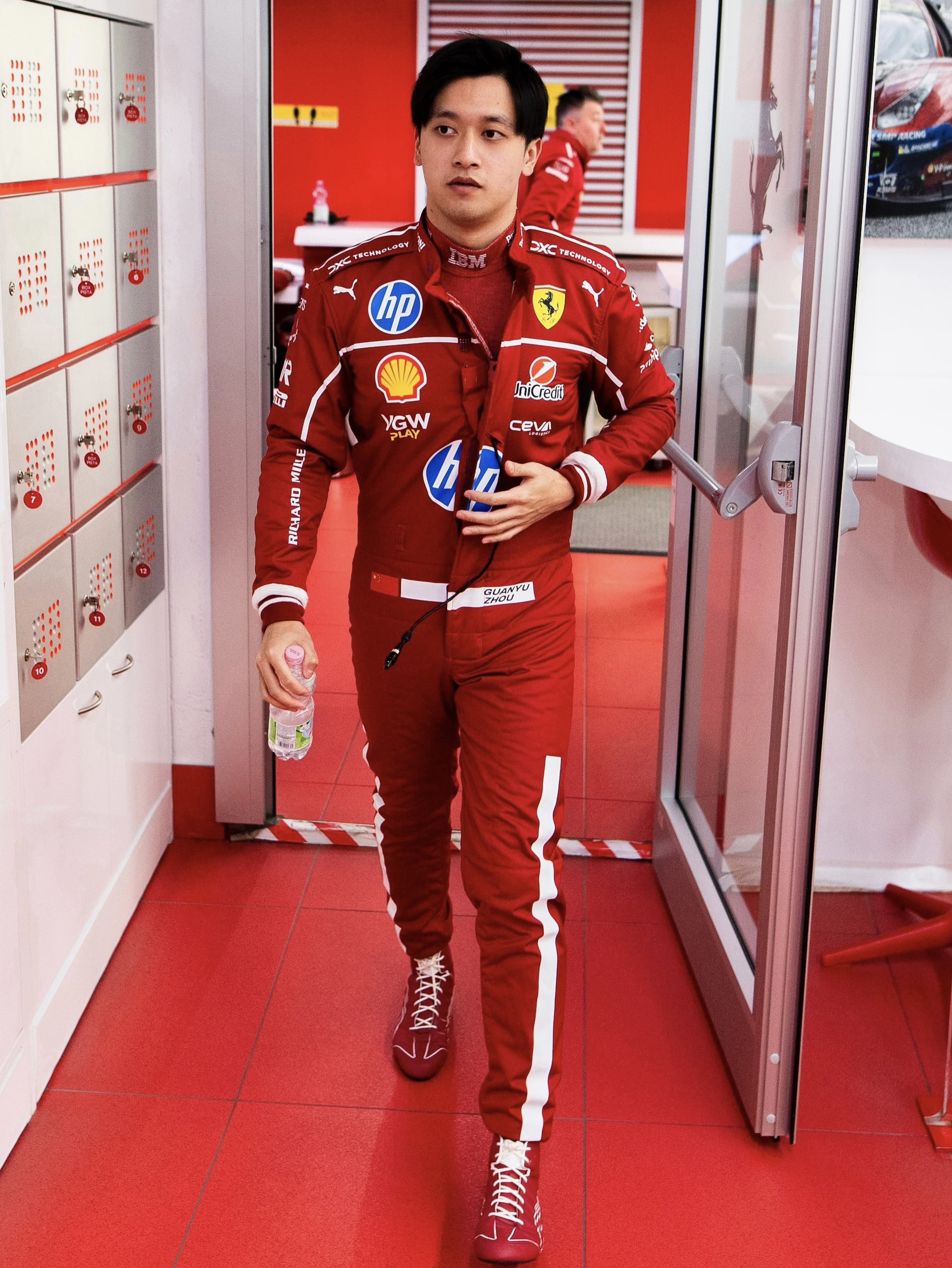 哈斯车队横扫雷诺车队，周冠宇惊艳四座