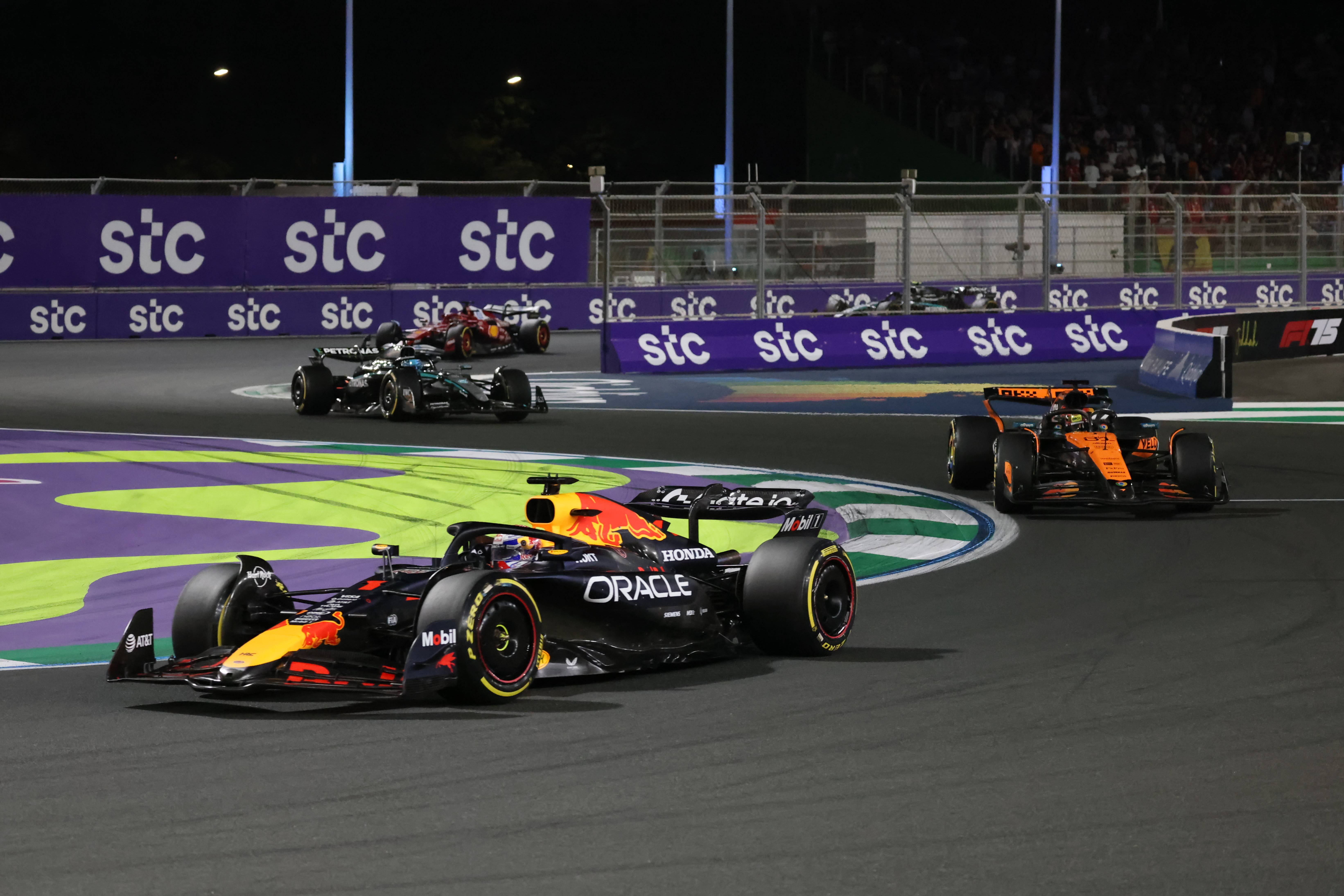 红牛二队险胜索伯车队，皮亚斯特里惊艳四座