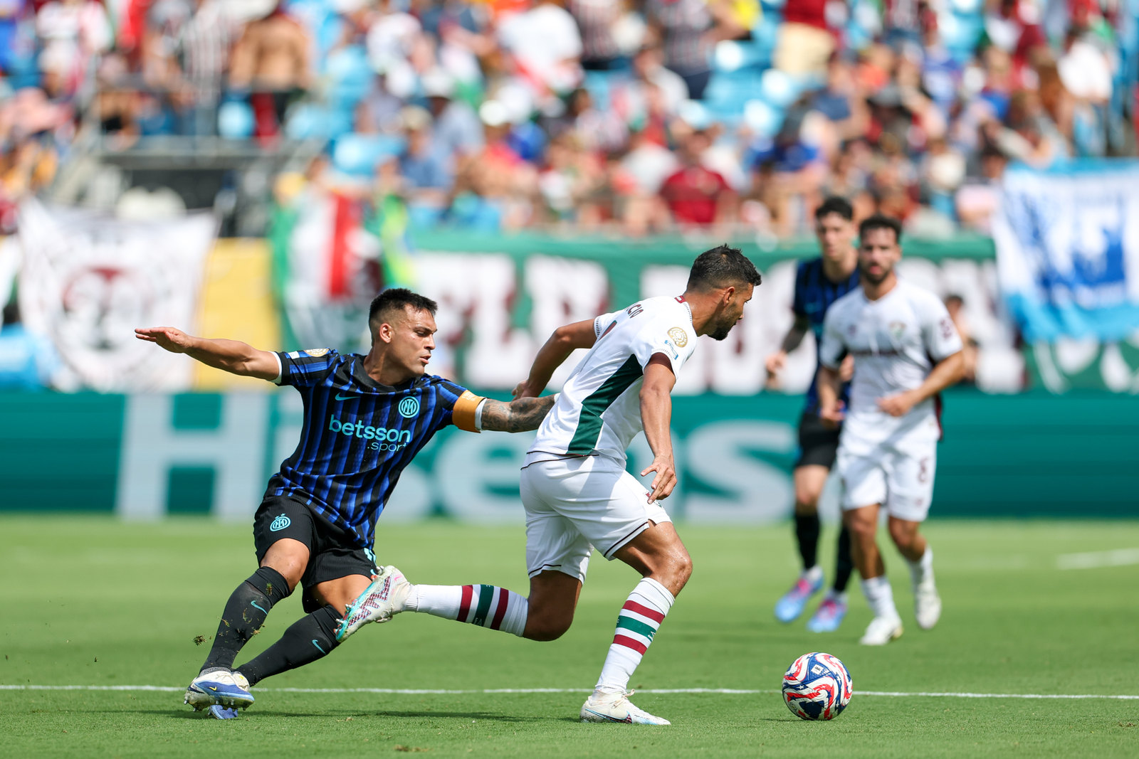 国际米兰力克里昂，马丁内利带队取胜