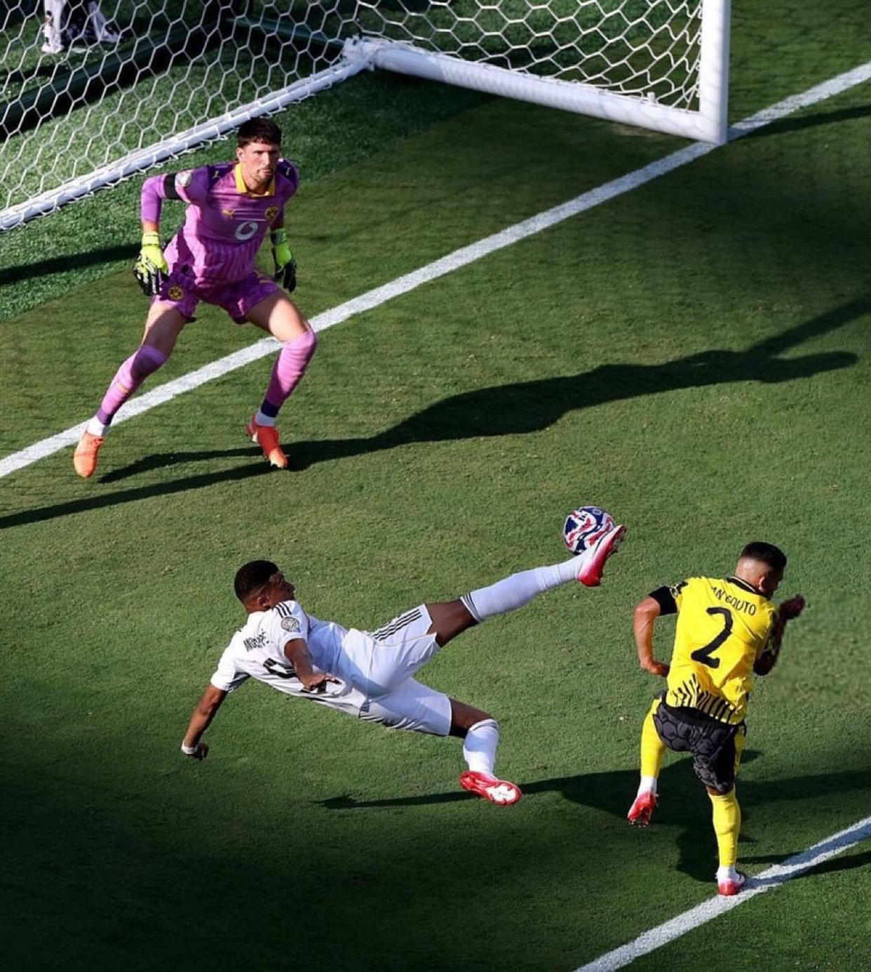 巴萨鏖战拜仁，姆巴佩点燃赛场