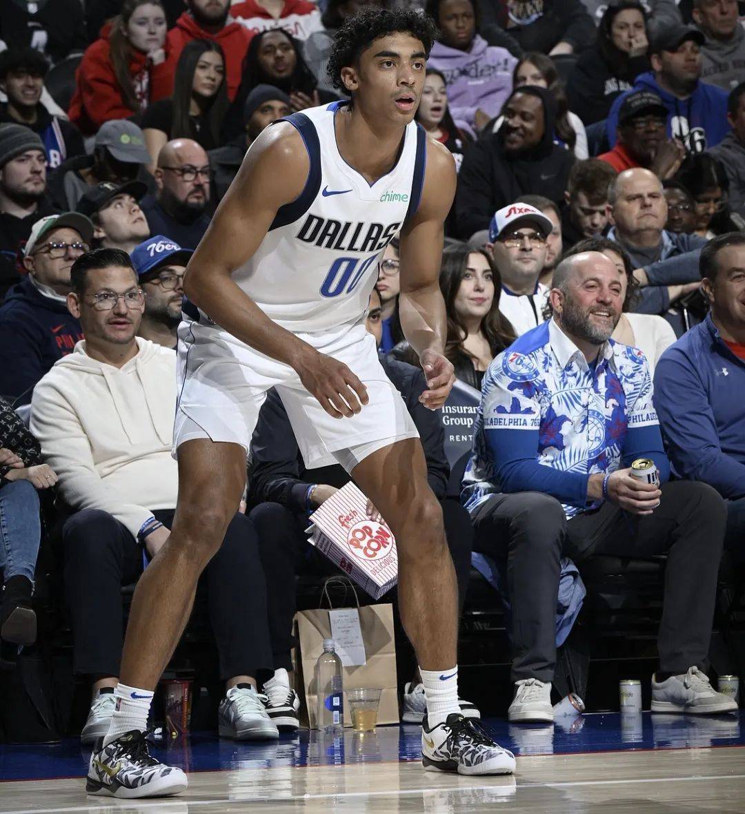 独行侠完胜深圳队，恩比德惊艳四座