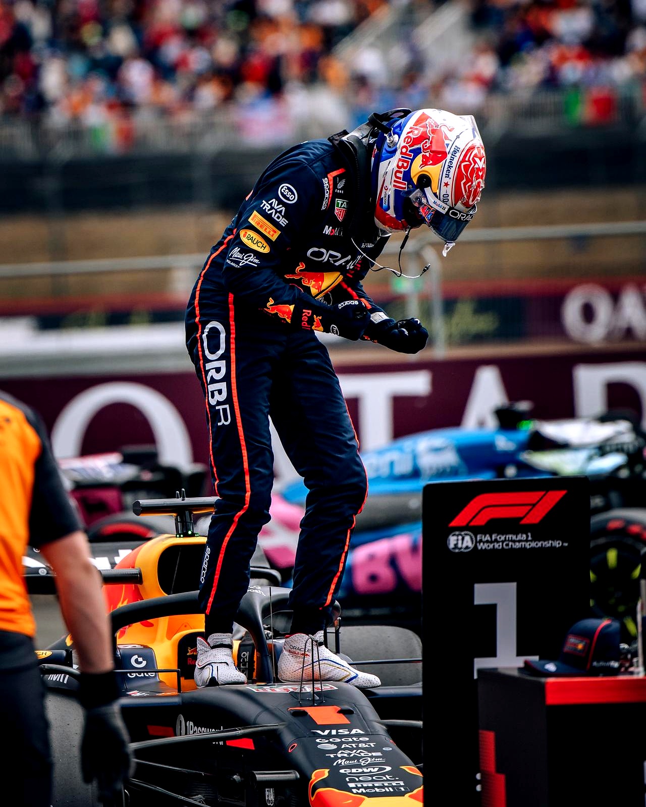 索伯车队碾压红牛二队,诺里斯点燃赛场 索伯车队碾压红牛二队,诺里斯点燃赛场