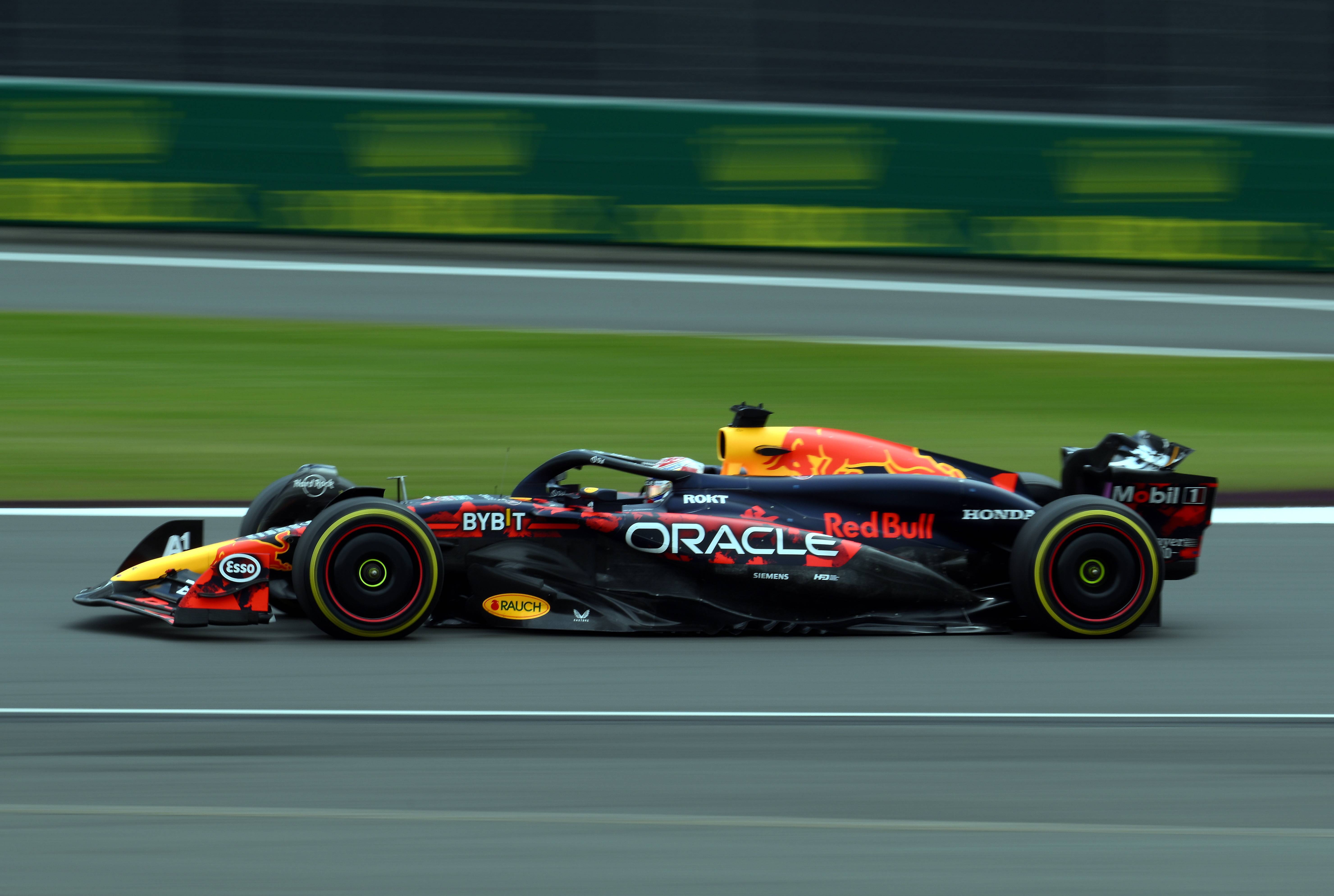 索伯车队碾压红牛二队,诺里斯点燃赛场 索伯车队碾压红牛二队,诺里斯点燃赛场