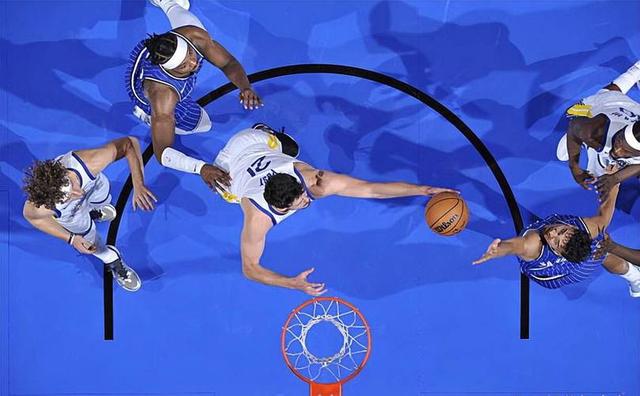 上海队轻取勇士,哈登关键制胜 上海队轻取勇士,哈登关键制胜