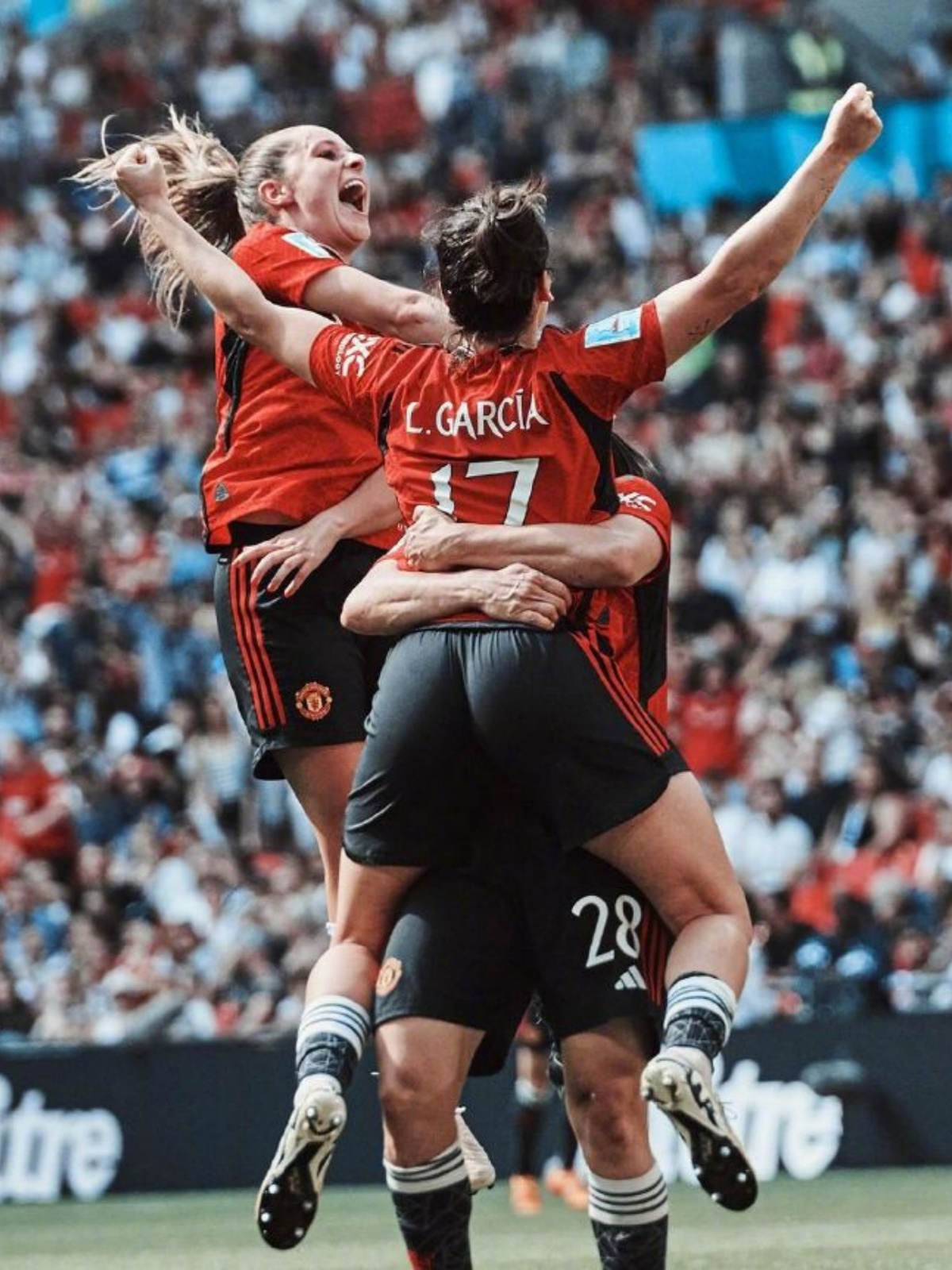 曼联逆转惊险险胜,夺得三分走上正轨 曼联逆转惊险险胜,夺得三分走上正轨