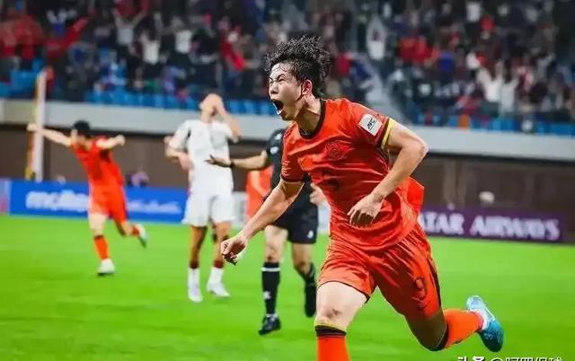 国家队集训进行中，教练指导青年队队员