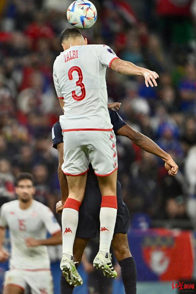 突尼斯前锋在欧洲联赛中实现逆风翻盘