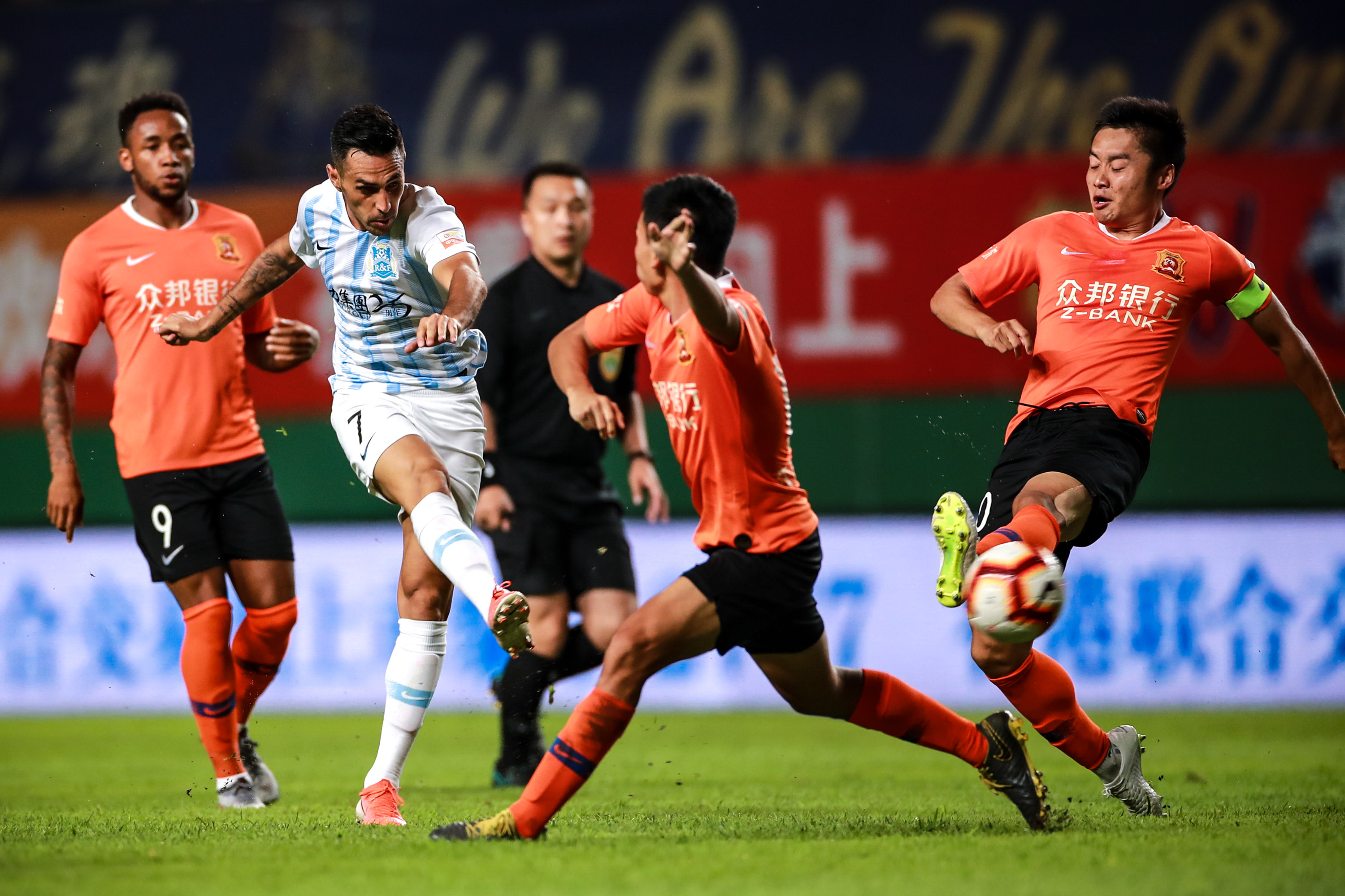 戴维斯帽子战终结扎哈维进球,以色列客场逼平摩尔多瓦 戴维斯帽子战终结扎哈维进球,以色列客场逼平摩尔多瓦