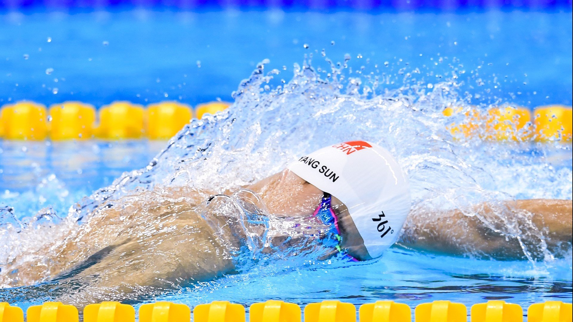 西亚卡姆的节奏魔法，独行侠末节逆转广东，团队篮球的胜利